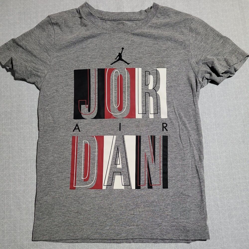 Jordan Boys’ Small Gray Air Jordan Graphic Pring T-Shirt